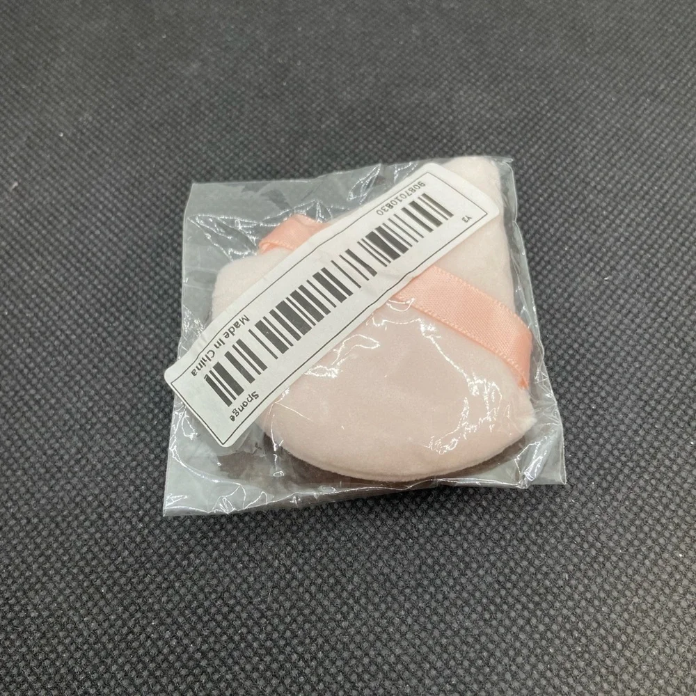 💜 5/$15 Soft Pink Triangle Makeup Sponge Applicator